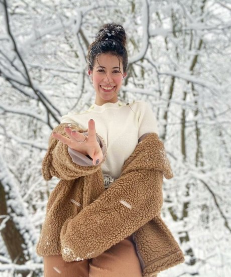 Anah Elisa model erotic pic