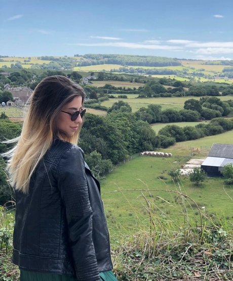 Anah Elisa adult model picture