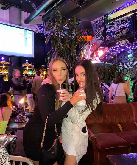 Dannielle Ashurst naked model pics