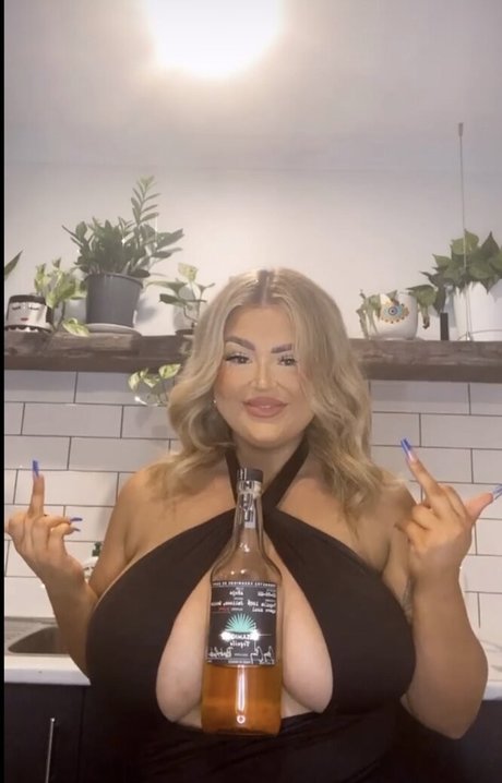 Kelly Bodenstein exclusive model img