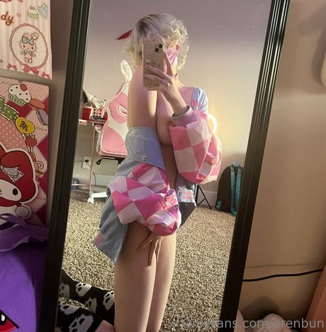 erenbun naked model picture