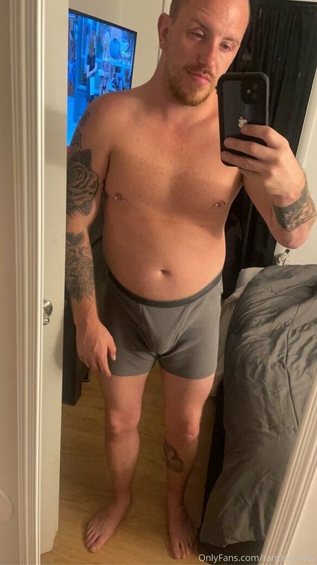 ranting riley pornstar naked pictures