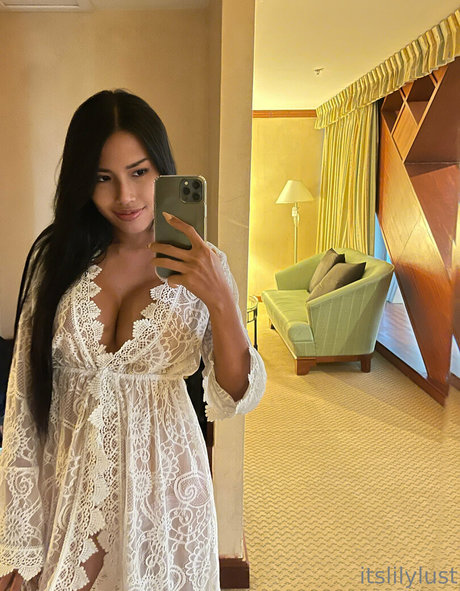 lillielust nudes model images