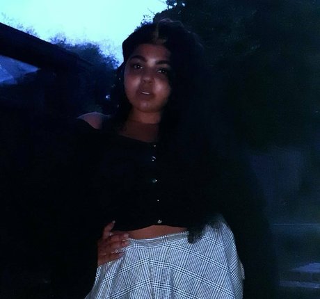 sillytilly hot actress picture