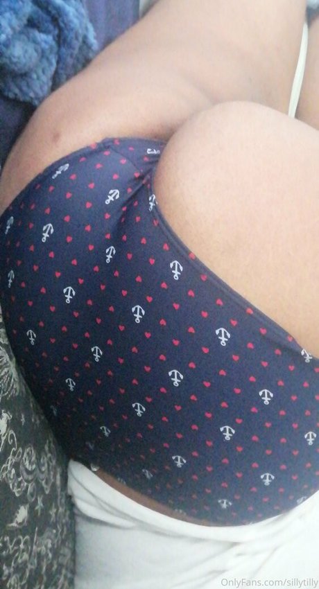 sillytilly art model image