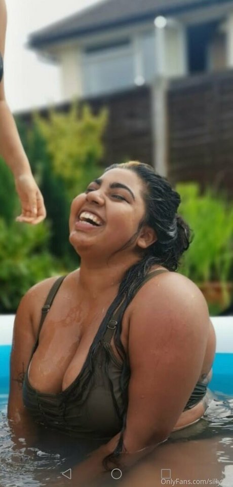 sillytilly model nice pics