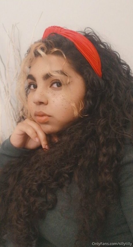 sillytilly pornographic star image