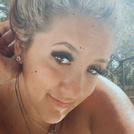 Saracheeky hot model gallery