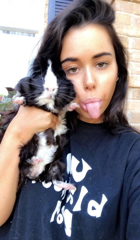 Nerdysara xxx pornstar gallery