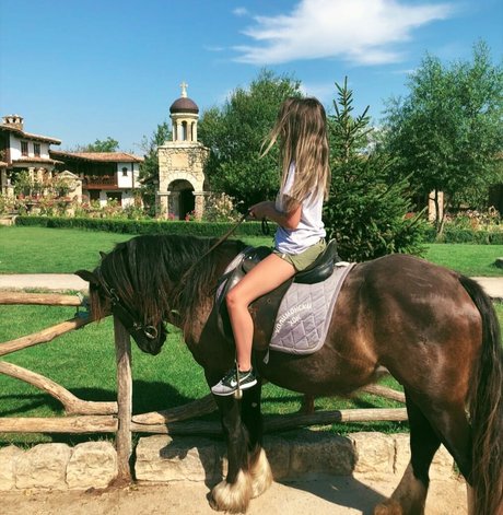 Meshi Malka top star pictures