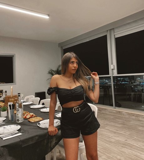 Meshi Malka nude pornstar photos