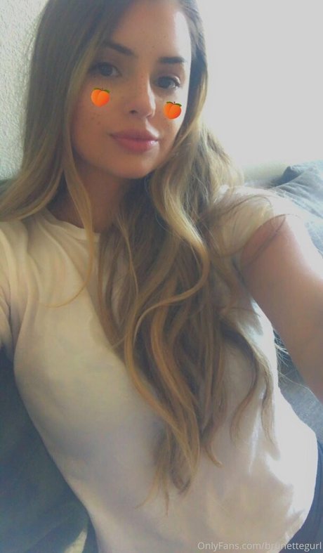 brunettegurl nude star img