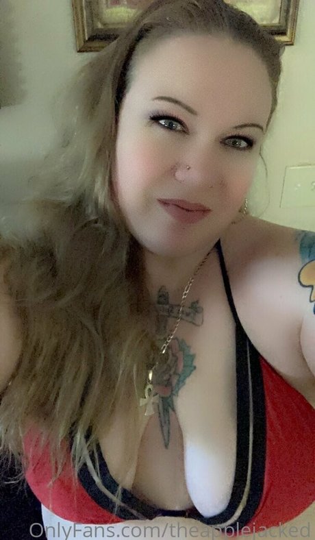 theapplejacked model nude picture