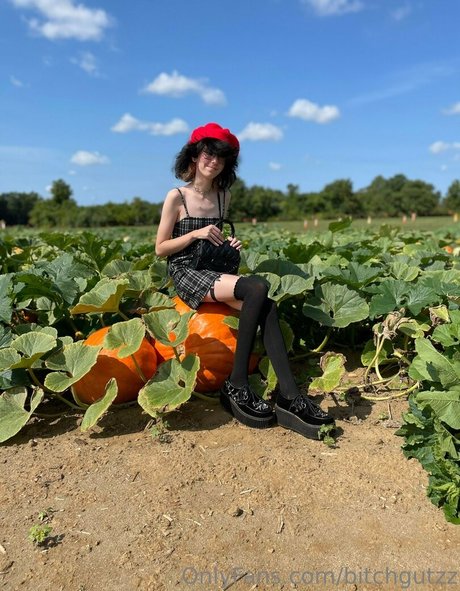 bitchgutzz hot actress gallery