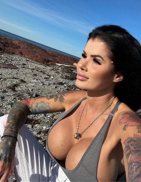 Max La Gaspesienne pretty actress pics