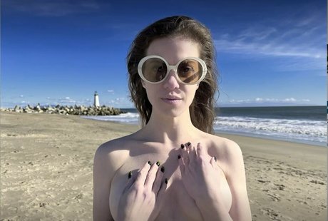 Mim Jackson naked model picture