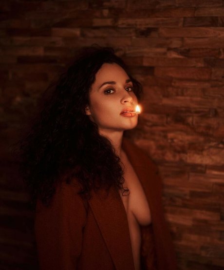 Smallcurlyfry nude actress pics