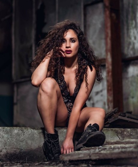 Smallcurlyfry star erotic pictures