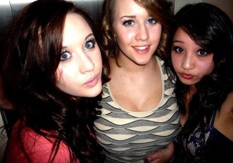 Maton Twins free actress img