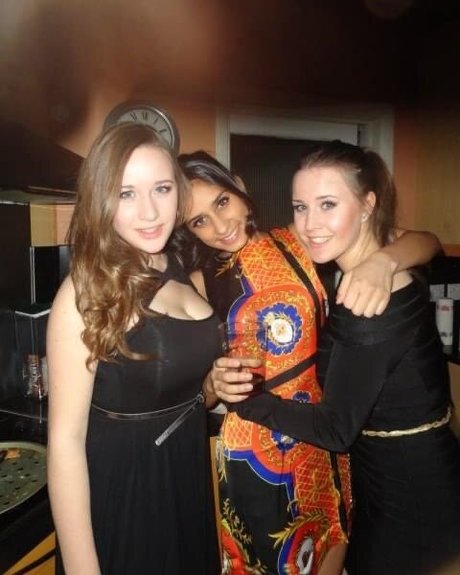 Maton Twins beautiful pornstar img