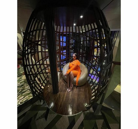 Katrina Louise Paul model pretty galleries