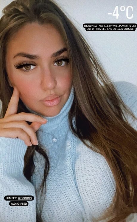 Gemma K naked model img