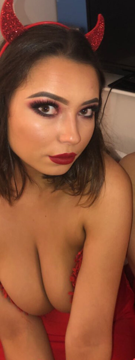 Lydia H pornographic model pic