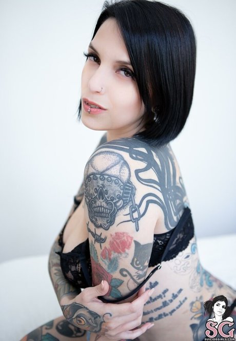 Valkyria model naked images