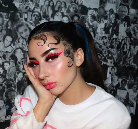 Vai Monroe model top archive