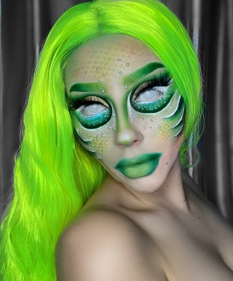 Vai Monroe model pornographic pics