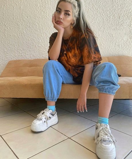 Vai Monroe porn actress archive