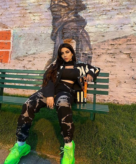 Vai Monroe pornstar pretty photos