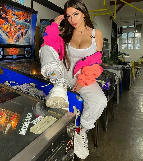 Vai Monroe hd actress photo