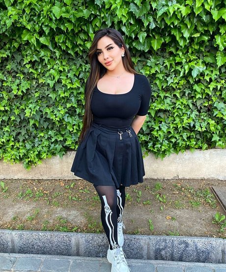 Vai Monroe pornstar pretty images