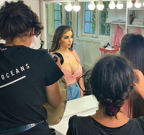 Vai Monroe sexy model galleries