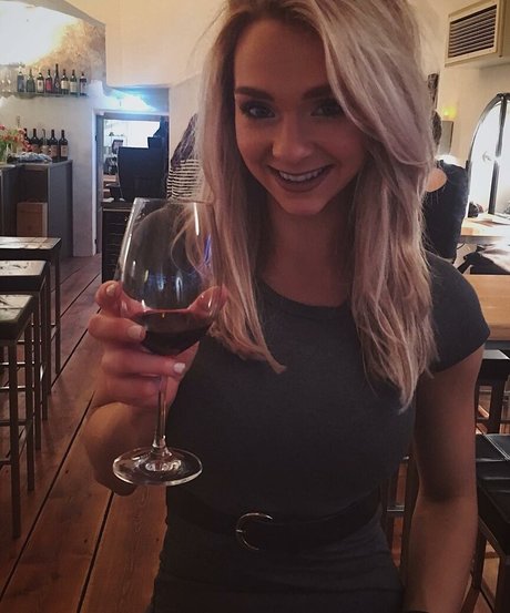 meganmcintosh5 naked star image