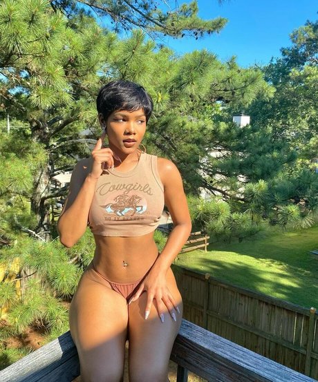 Nia no long star nude images