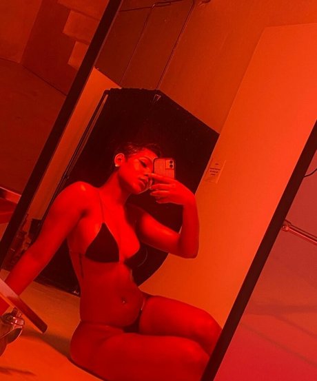 Nia no long model nice pics