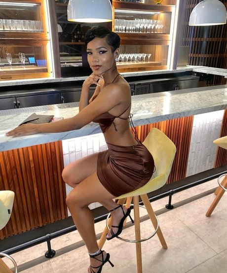 Nia no long best actress gallery