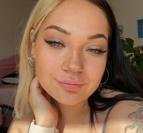 beesbooty star erotic photo