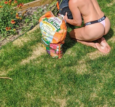 Sensual Hottie art actress pictures