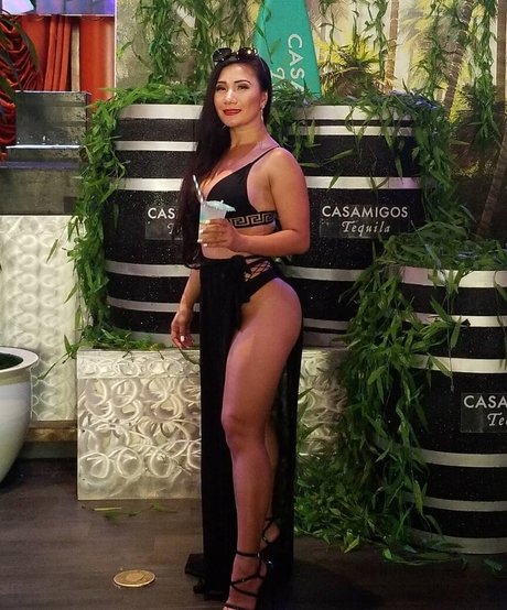 Tina Kham model pretty pic