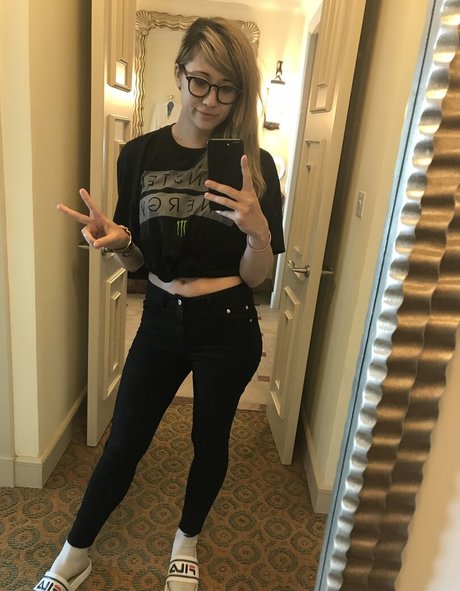 Sinneddonut exclusive pornstar pic