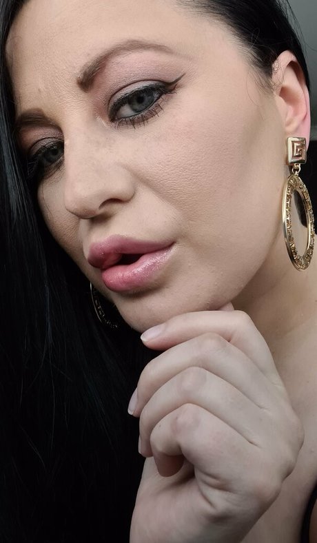 larajadedeene hot star pics