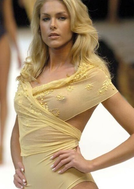 Ana Hickmann free star images