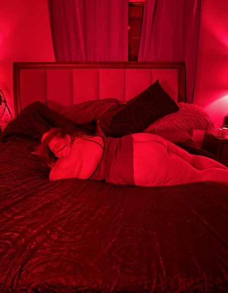 Damnnndezzyyy model beautiful image