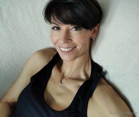 ashley moon art model archive