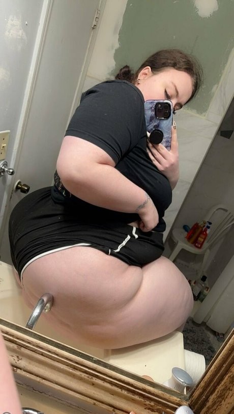 peacchyqueenn model naked picture