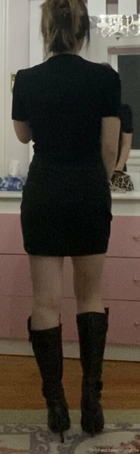 asiangirlie model nudes photo