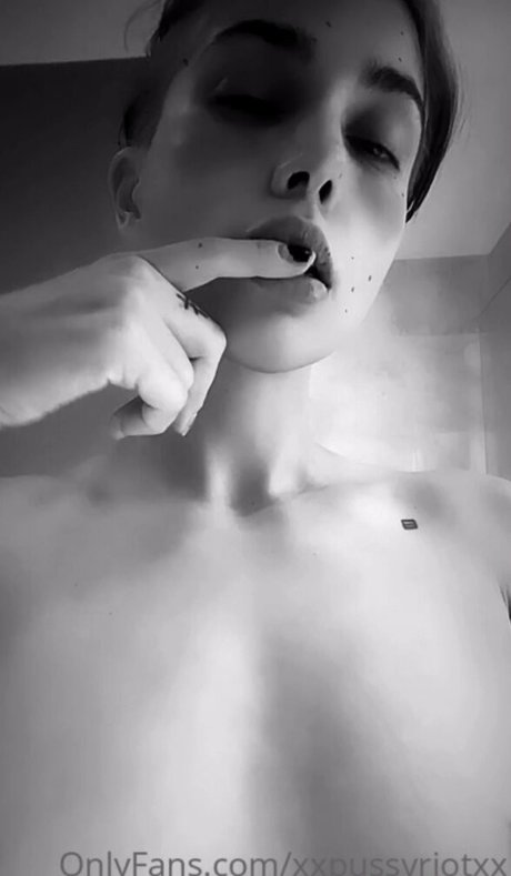 Nadya Tolokonnikova erotic actress photo